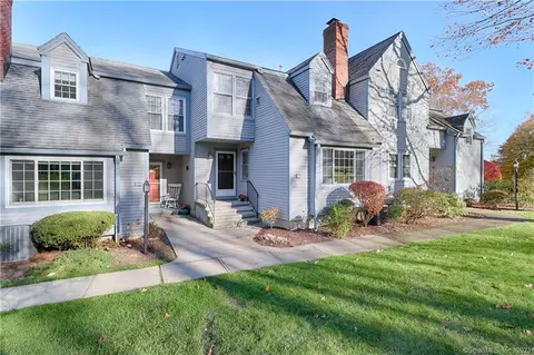 206 Glengarry Rd #206, Fairfield, CT 06825