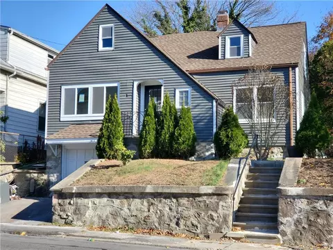 213 Oak St, Waterbury, CT 06705