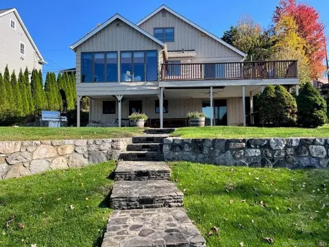 32 S Lake Shore Dr, Brookfield, CT 06804
