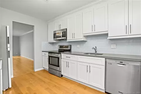 455 Hope St #3H, Stamford, CT 06906
