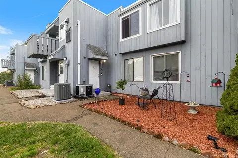 9 Birch Ln #I, East Haven, CT 06513