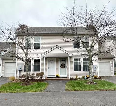 5 Acorn Ln #5, Unionville, CT 06085