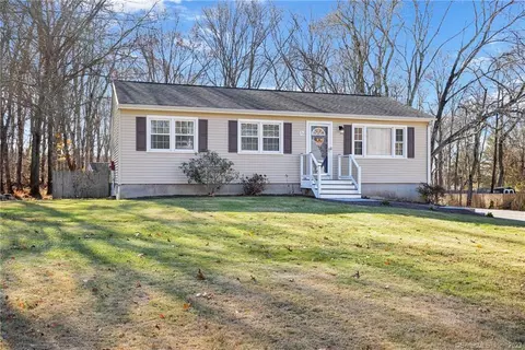 25 Bow Ln, Griswold, CT 06351