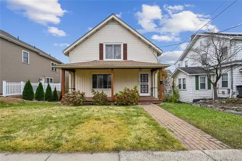 42 Crescent St, West Hartford, CT 06119