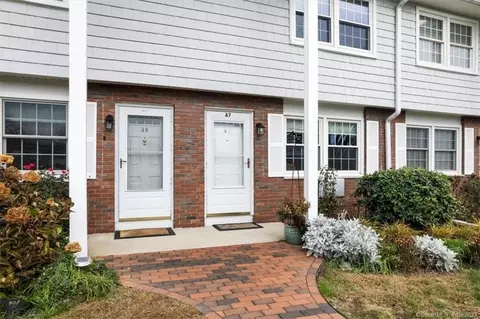 25 Riverside Dr #A7, Clinton, CT 06413