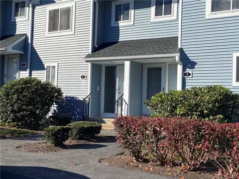 5 Stoneheights Dr #5, Waterford, CT 06385