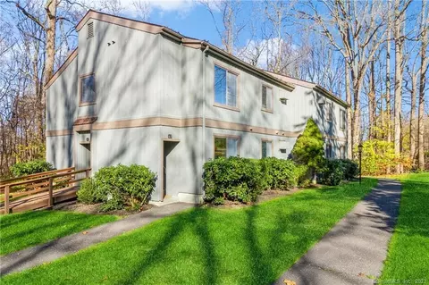 6 Tulip Tree Cir #63, Brookfield, CT 06804