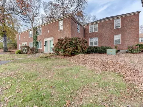 25 Forest St #D, Manchester, CT 06040
