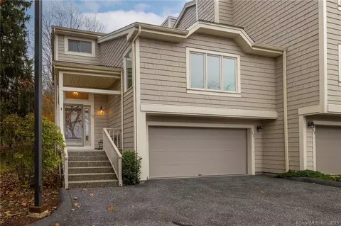 11 Boulevard Dr #52, Danbury, CT 06810
