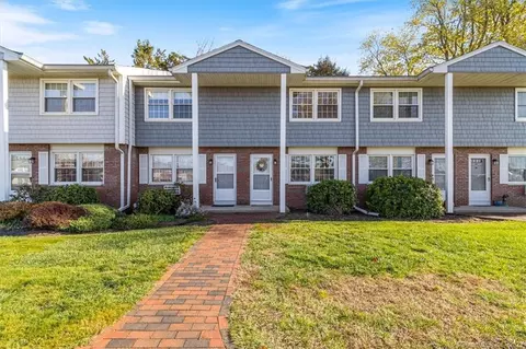 25 Riverside Dr #A3, Clinton, CT 06413