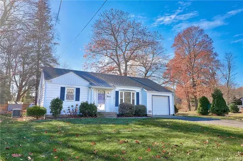 12 Pinecrest Dr, Prospect, CT 06712