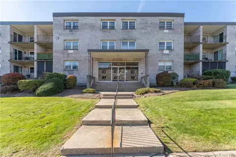 308 Meadowside Rd #210, Milford, CT 06460