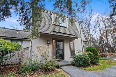 50 Mallard Dr #50, Avon, CT 06001