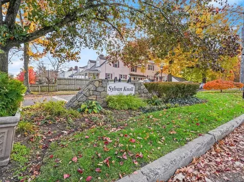 305 Sylvan Knoll Rd #305, Stamford, CT 06902