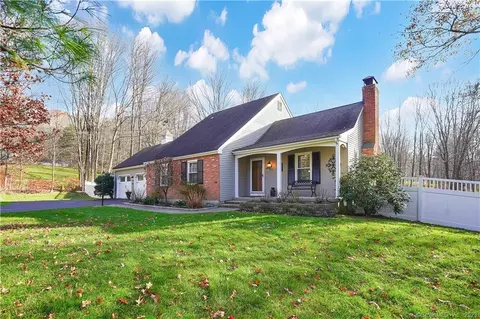 104 Old Sherman Hill Rd, Woodbury, CT 06798