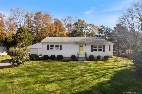 5 Hickory Ave, Clinton, CT 06413