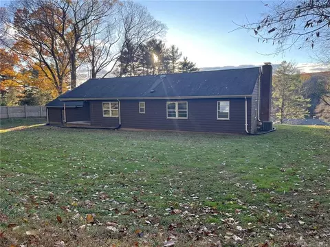 106 Pinewood Trl, Trumbull, CT 06611
