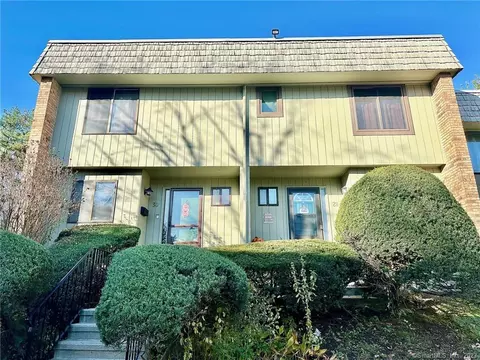 30 Margo Ct #30, Cromwell, CT 06416
