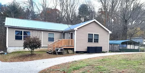39 Blain Rd, Thompson, CT 06255