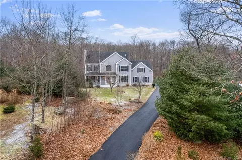 25 Teaberry Ct, Haddam, CT 06441