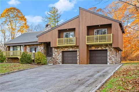 60 Deepdene Rd, Trumbull, CT 06611
