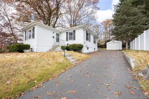 65 Oliver Ave, Waterbury, CT 06705