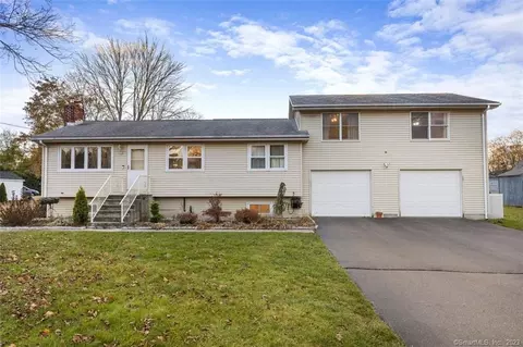 44 Ansonia Dr, North Haven, CT 06473