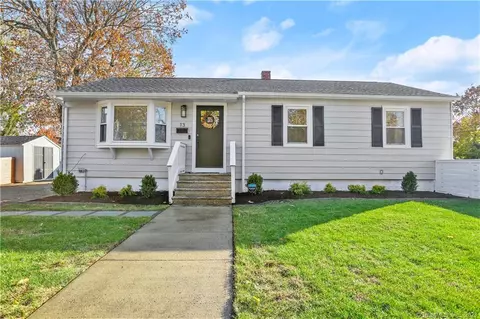 13 Peck St, Stratford, CT 06614