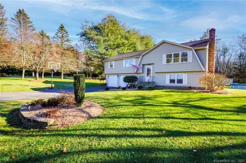 5 Winwood Cir, Somers, CT 06071