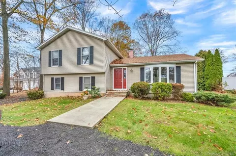 39 Clearview Dr, Wallingford, CT 06492