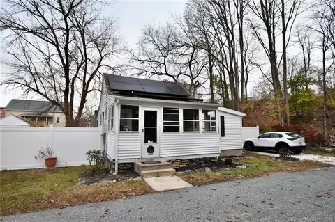 333 Kennedy Dr, Putnam, CT 06260