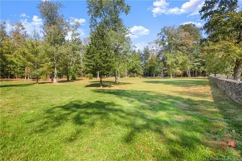 80 Hubbell Ln, Fairfield, CT 06824