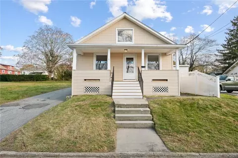 5 Tremont St, Waterford, CT 06385