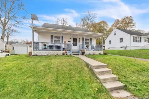 376 Quinn St, Naugatuck, CT 06770