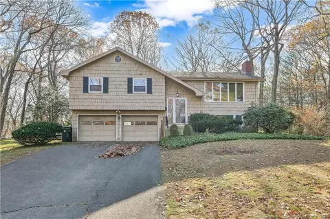 8 Raisch Dr, Tolland, CT 06084