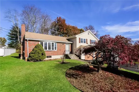 51 Westwood Dr, Wethersfield, CT 06109