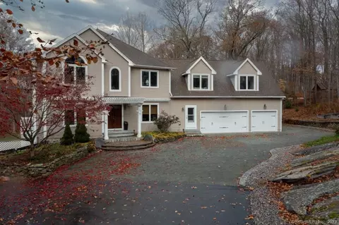 22 Waterhouse Ln, Chester, CT 06412
