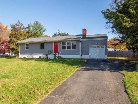29 Arnold Ln, Norwalk, CT 06853