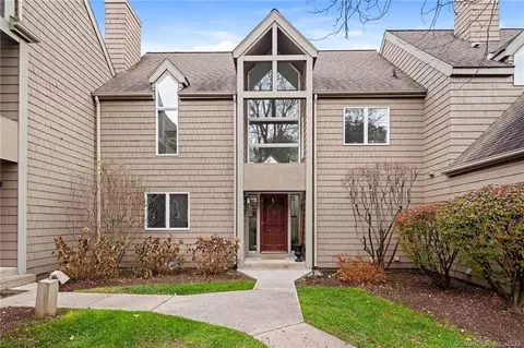 107 Timberwood Rd #107, West Hartford, CT 06117