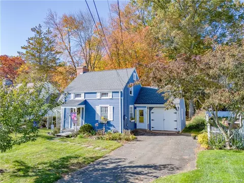 105 Grove St, West Hartford, CT 06110