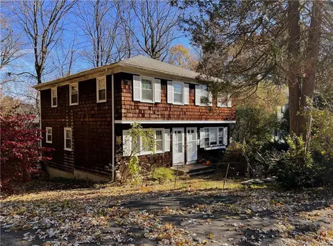 23 E Hills Dr #23, New Canaan, CT 06840