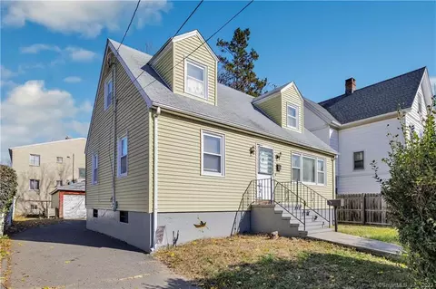 39 Price St, Bridgeport, CT 06610