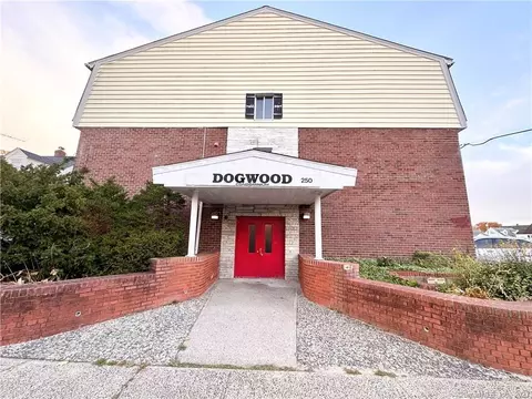 250 N Bishop Ave #35, Bridgeport, CT 06610