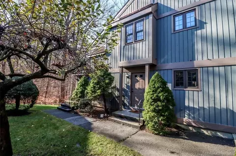 124 Heatherwood Dr #124, Brookfield, CT 06804