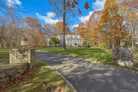 120 Hoydens Ln, Fairfield, CT 06824
