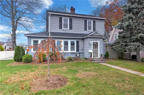 91 Rivercliff Dr, Milford, CT 06460