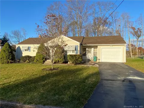 17 Pine View Dr, East Haven, CT 06512