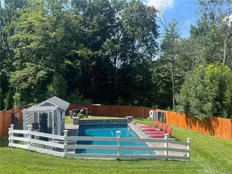 179 S Main St, West Hartford, CT 06107