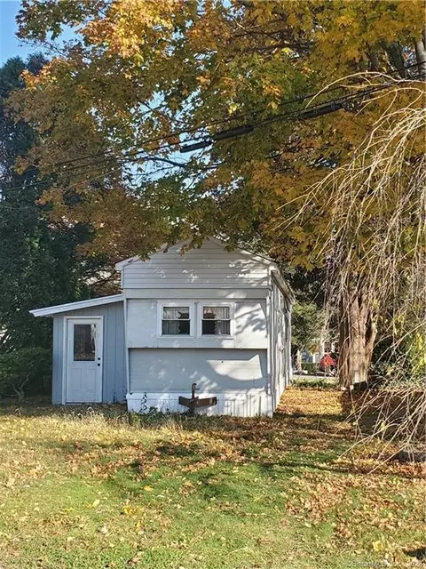 8 Green Acres Park Dr, Westbrook, CT 06498