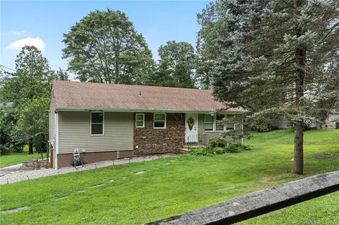 15 Styles Ln, Norwalk, CT 06850